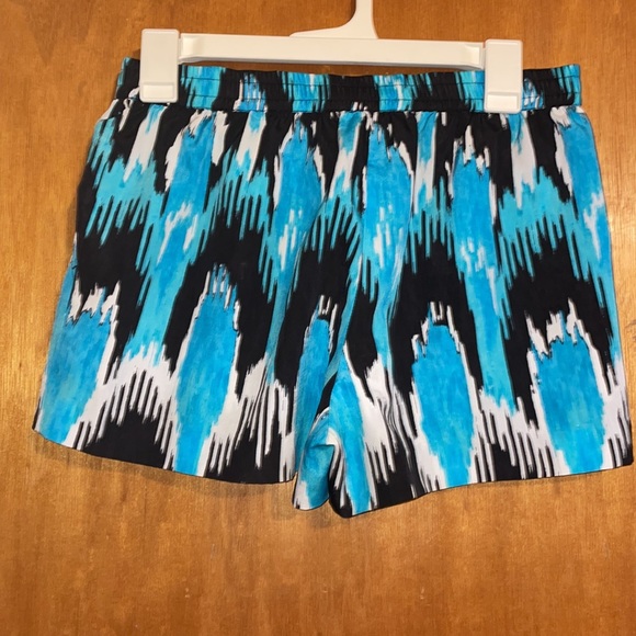 •MICHAEL MICHAEL KORS•BLUE/BLACK/WHITE ABSTRACT SUMMER SHORTS SIZE SMALL - Picture 6 of 10